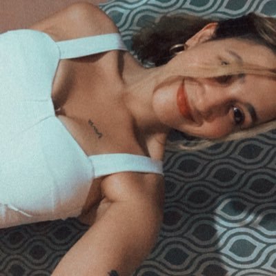 peligro420__'s profile picture. La vida es como la literatura, la llenamos de fantasía porque la realidad es muy difícil de explicar ✨