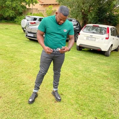 Oarabile_Mo's profile picture. Pray🙏🏾🕯, exercise🏋🏾‍♂️🤾🏾‍♂️, bath🧼🛀, eat healthy🍑🍆 and drink a shit load of water💧💦