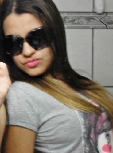Eu sou imperfeita , cometo falhas e erro as vezes .
 Ou seja , eu sou humana ! 
http://t.co/6L8UXtCHxV