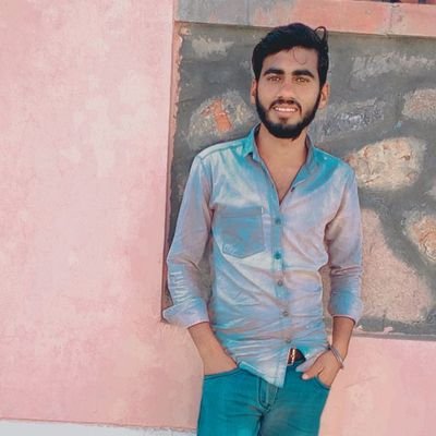 ✍️कोई लक्ष्य मनुष्य की साहस से बङा नहीं ❤️
 हारा वही हैं जो लङा नही😘 
                          ⬇️