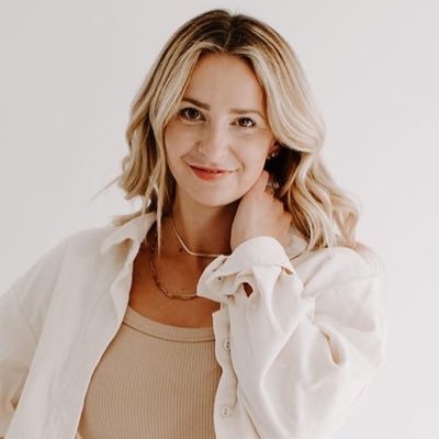 Brand Strategist & Coach ☀︎ I help solo entrepreneurs leverage their energetics, market online, & scale their business to 6-7+ figures