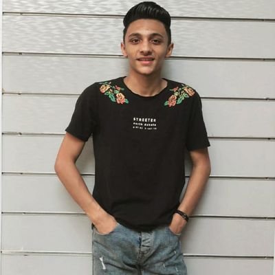 MRosHdy_74's profile picture. 🕊