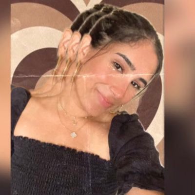 yasmeenj_'s profile picture. 