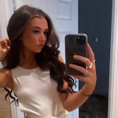 HollyBurleyx's profile picture. Insta- hollyburleyx