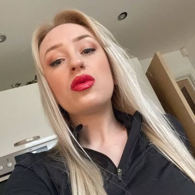 Am a professional dominatrix seeking for a submissive slave/sissy to train in the bdsm lifestyle and explore my potential skill on.
