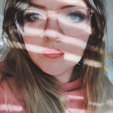 laureatewitch's profile picture. ☾ queer killjoy | adult human chicken + poetry witch | FORGETTING PARMA VIOLETS ?/? | EPHEMERA 5/20 ☾ cymraes ° she/her °