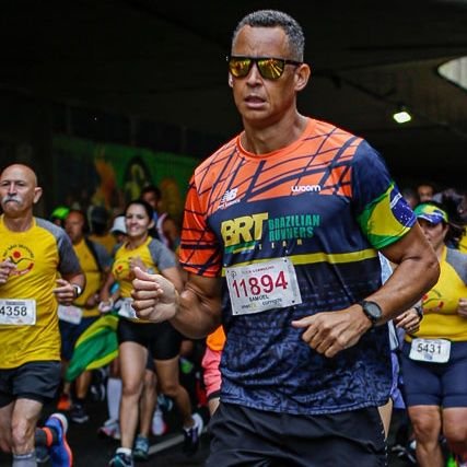 Corrida de rua, basketball e automóveis antigos...