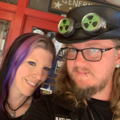 Musician/Mason/Maniac - Husband to @scdandy - Father - fiddle player o doom - photographer - Harbinger of Khaos