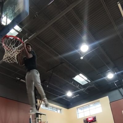 RickSanchezC_69's profile picture. || @fcbayern || @KyrieIrving || Ball Is Life ⚽️🏀🥊