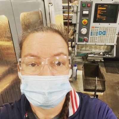 thepinkwelder's profile picture. 👩🏻‍🏭Welder 
🧼soaper 
👩‍🌾gardener 
👨‍🌾farmer
🏡real estate agent
🥰lover of life ☺️