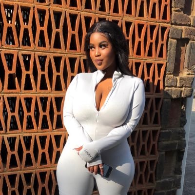 NWU ALUMNA👩🏽🎓•co-founder@3sisters_haircouture •R.K.M Lip Balms•Entrepreneur •A creative🍫