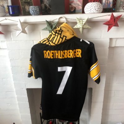 nobody in particular- NFL lover…. acoustic-guitar player …mother of 2... grandmother to little Claire …and part of SteelerNation🇨🇦since 1974