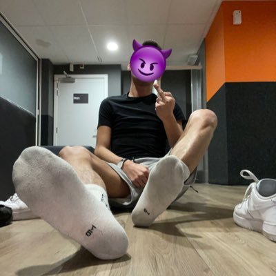 BELGIUM 🇧🇪 | Socks & sneakers 🧦👟 | Single in BE | Kinky 😈 | Dom&Sub 🔥 | Instagram: Kinky_soxks l 26y