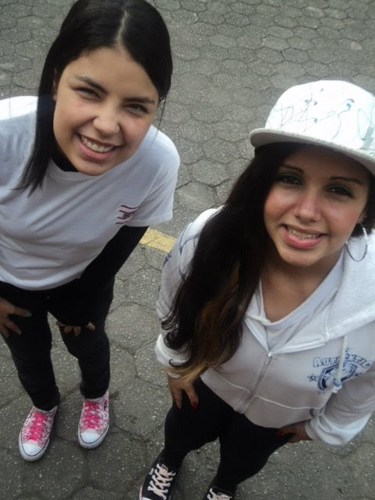 sou uma menina, tenho 15 anos,minha eterna paixão é o @Njr92 *-*,amo minha vida,meus amigos,principalmente minha família e tenho orgulho em dizer,sou SANTISTA