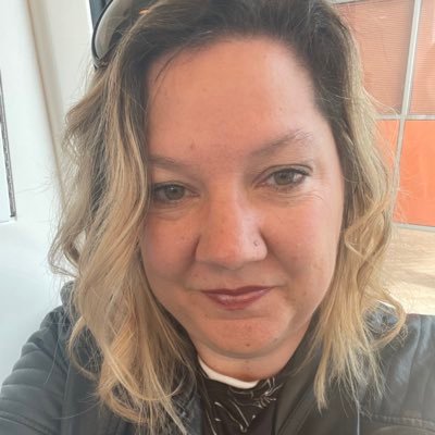 karennashmedium's profile picture. Psychic Medium Reiki Master, Author - Discover Spirit at Any Age and Creator - Floramations Oracle Cards App