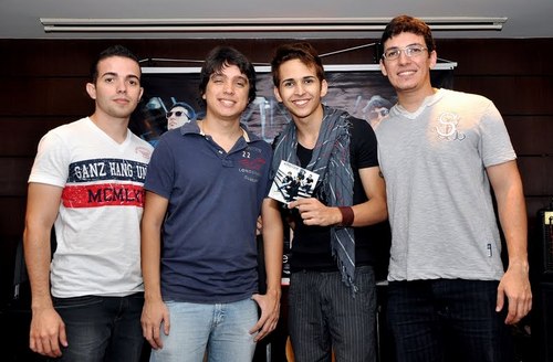 Twitter oficial da banda : @vitalizeoficial