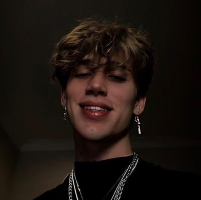 m4hx_x's profile picture. hi