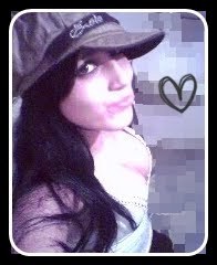 Eu viajei no seu olhar, no teu sorriso
Nos teus segredos
Eu descobri o que é amar
Pelo toque dos seus beijos*** hehe