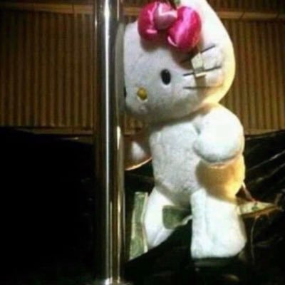 pinkpleasers's profile picture. proud misandrist. your dads fav stripper 👠 (she/her)