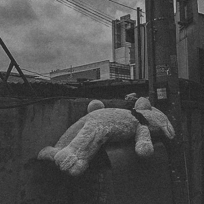 kursikayu18's profile picture. pintar mengkritik, lemah dalam intropeksi diri