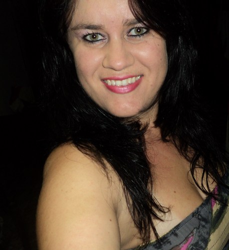 AngelaCrism's profile picture. 