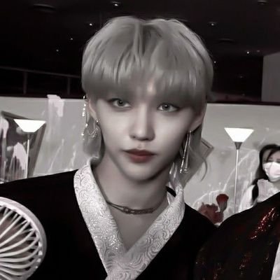 niqhtslyrics's profile picture. 