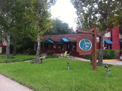 Your neighborhood coffee shop designed to be a melting pot for the culturally diverse art community & those concious individuals focused on Earth, Body & Soul.