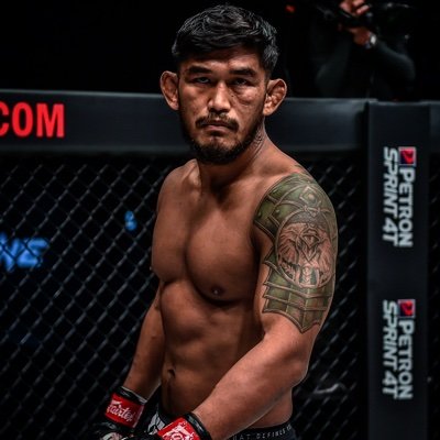 I am a Kachin MMA fighter born in Myitkyina, Myanmar. Now I live in Lake Worth, Florida. I am pursuing a career in fighting.