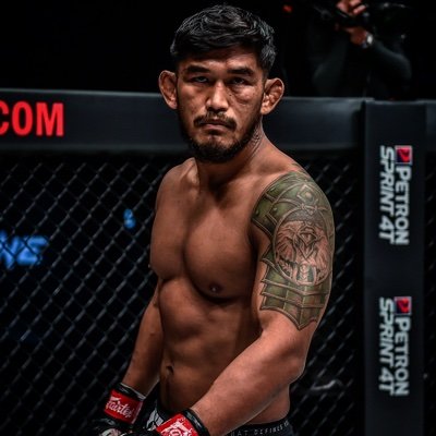 I am a Kachin MMA fighter born in Myitkyina, Myanmar.  Now I live in Lake Worth, Florida.  I am pursuing a career in fighting.