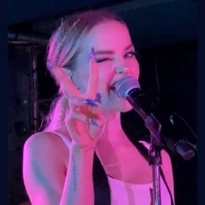 Is Dove Cameron Liv or Maddie...?/ fan account