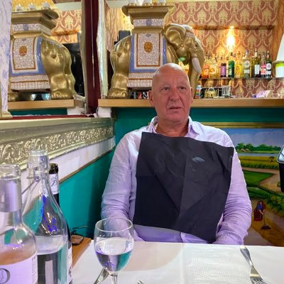 age 60 ST Tottenham fan, likes the sun, drinking in the sun, eating in the sun ☀️