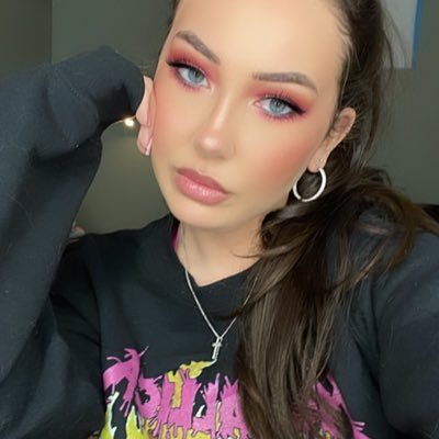 whitneyshaae's profile picture. 🦄🌸🐶🍹💋🎼🏒☀️🌴🌊✈️