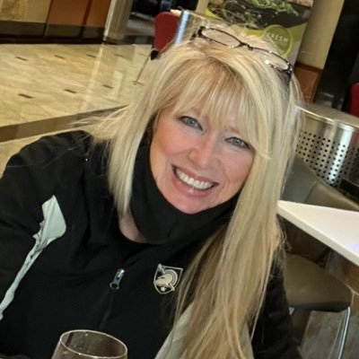 MaimeeEconomou's profile picture. God and family are everything!