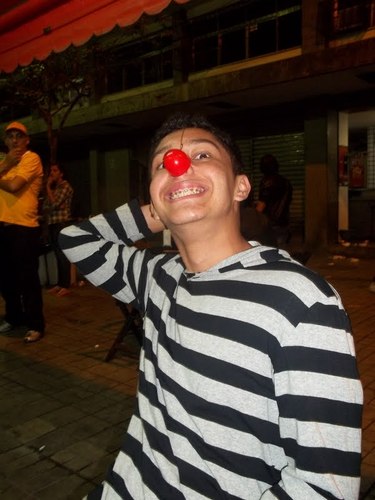 Bem..se for falar mal d mim me chame, sei coisas terríveis a meu respeito, e sei tbm q a pior hr d ter um ataq cardia é num jogo d mímica!!
kkkkkkkkkkk...