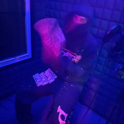 realqmvon's profile picture. 