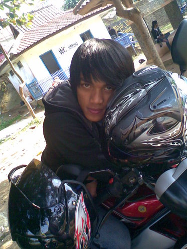 agusedisugiana's profile picture. 