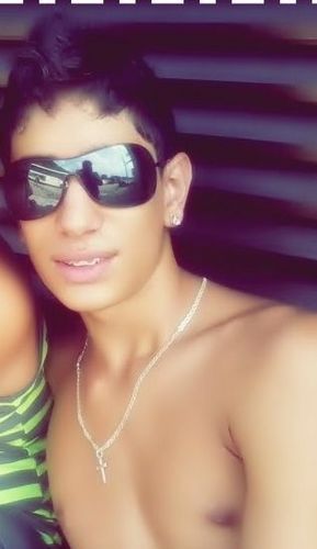 Sou uma pessoa caalma até certo ponto... as pessoas ao meu redor tem que colaborar com isso , goosto de ajudar a todos e soou mto feliz , Só isso geente...