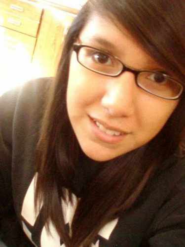 i am alice.17.loves life.loves friends & family.really into music.just ask meh! :)