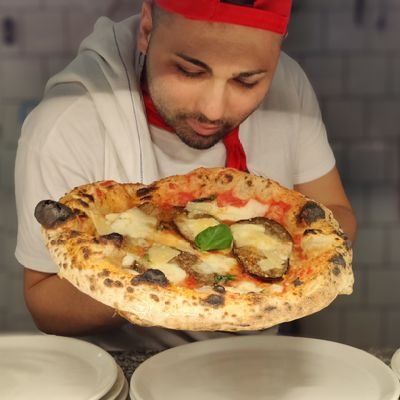 Andrea9303V's profile picture. ɪꜱᴄʜɪᴀ 🇮🇹•ʟᴏɴᴅʀᴀ 🇬🇧•ᴏxꜰᴏʀᴅ ❤️
🅿🅸🆉🆉🅰 🅽🅰🅿🅾🅻🅴🆃🅰🅽🅰 🍕🤙
ᴸᵘᶜᵏ ᵈᵒᵉˢⁿ'ᵗ ᵉˣⁱˢᵗ .. 
ᵀʰᵉʳᵉ ⁱˢ ᵃ ᵗⁱᵐᵉ ʷʰᵉⁿ ᵗᵃˡᵉⁿᵗ ᵐᵉᵉᵗ ᵗʰᵉ ᵒᶜᶜᵃˢⁱᵒⁿ !!🧭⚓