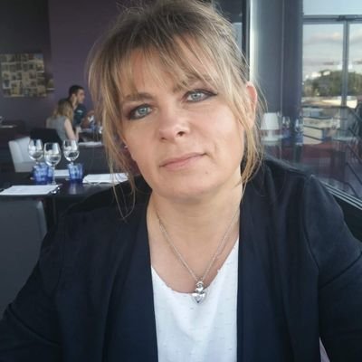 En suivant le chemin qui s'appelle plus tard, on arrive sur la place qui s'appelle jamais. ...... SÉNÈQUE