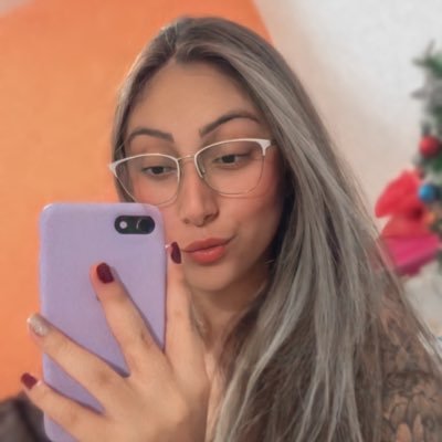Ela pensou que não fosse segurar a onda, mas lembrou que ela é o próprio mar.