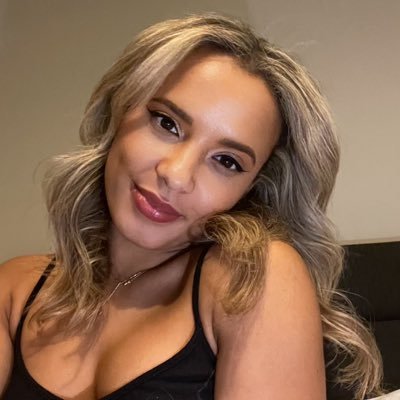 SofiaX0's profile picture. tired