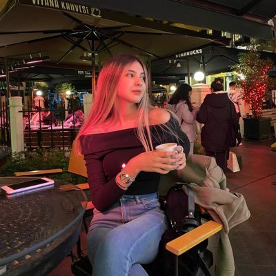 iremsakn's profile picture. 