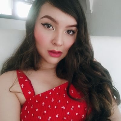 YuliLB's profile picture. 💄🐕🐿️🌹🍦