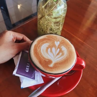 dekdyan's profile picture. The lipstick junkie❤
coffe hopping☕