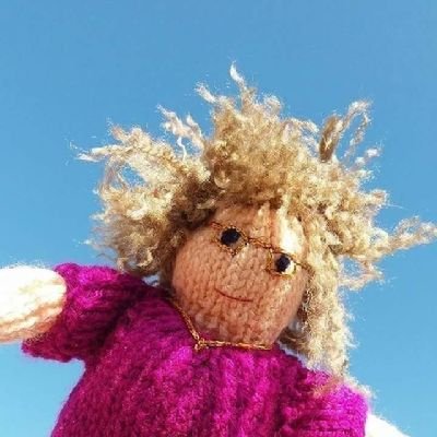 Designer & maker of hand knitted collector's dolls, including the Knitdarks, as seen on The Graham Norton show. Also a keen nature lover from Suffolk 🐿