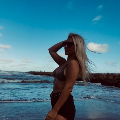 vickyarturi_'s profile picture. 