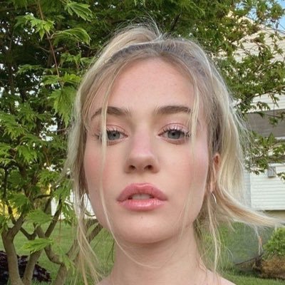 gaylorbooks's profile picture. i love books and taylor swift