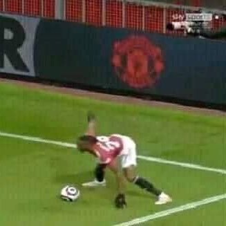 Videos of Manchester United fullback Aaron wan bissaka!
