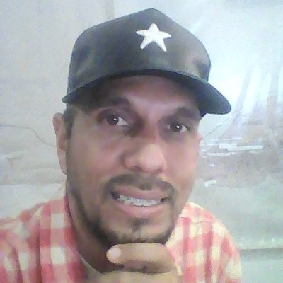 Venezolano Comunicador alternativo produtor independiente del programa de radio 